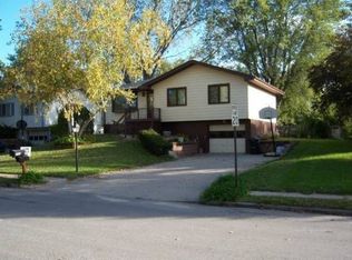 205 Glendale Cir, Gretna, NE 68028