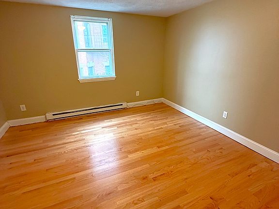 3rd image of 435 Essex St APT 5