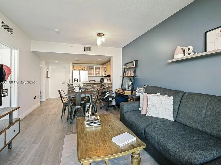 2021 SW 3rd Ave #602 — Photo 7