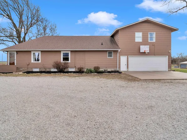 2935 Buckskin Rd, Moundridge, KS 67107
