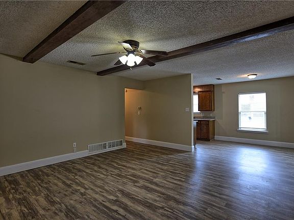 4th image of 813 Skylark Dr