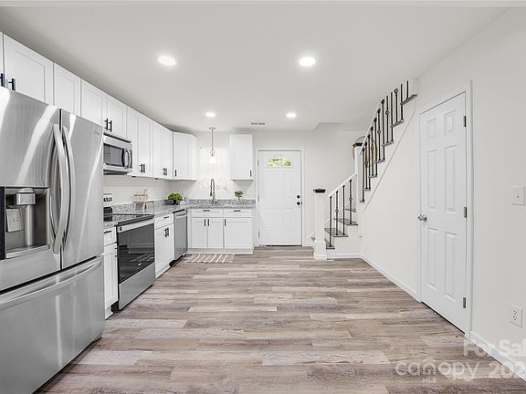 4th image of 309 N Holland St