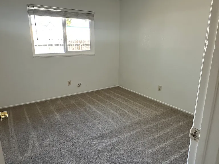 5000 San Francisco Blvd — Photo 12