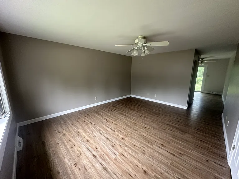 6913 Roosevelt Ave — Photo 2