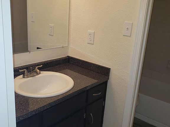 4th image of 501 S Edgewood Cir #A