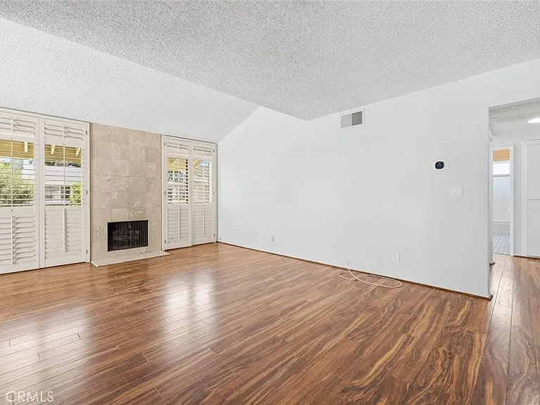 22127 Burbank Blvd #7 — Photo 13