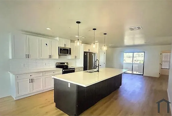 3 bed, 1700 sqft, $2,700 — Photo 1