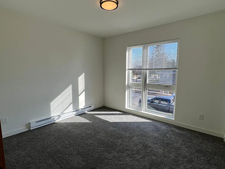 501 Knox Ave N #2 — Photo 9