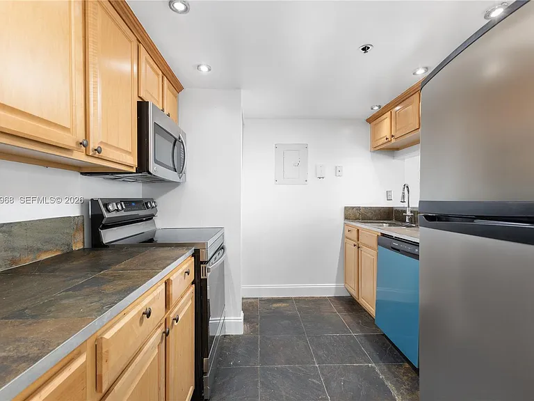 7601 E Treasure Dr #1621 — Photo 23