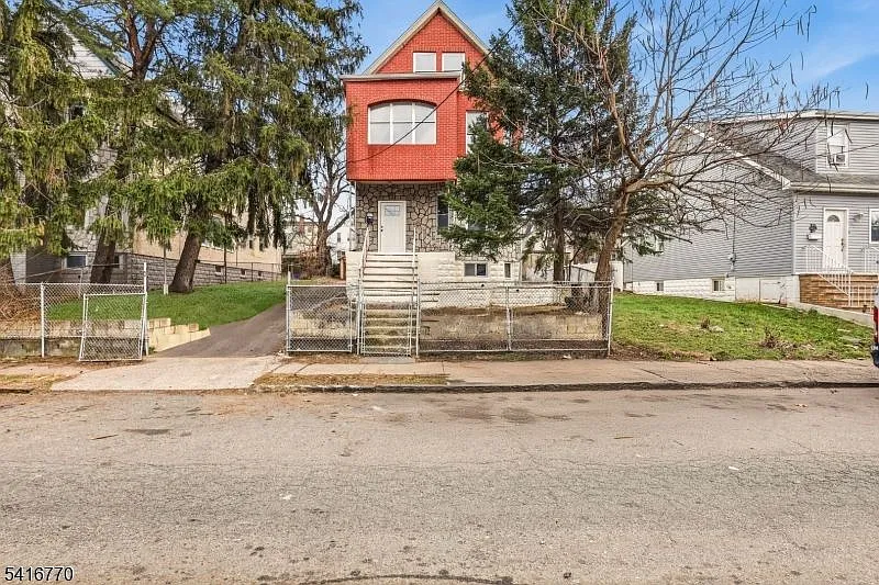 166 Maple Ave #1