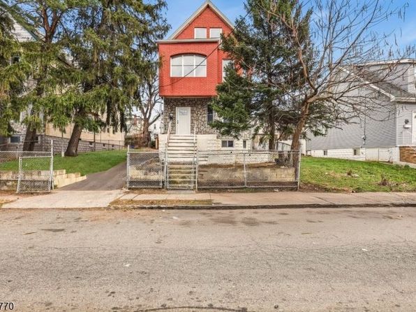 166 Maple Ave Floor 1