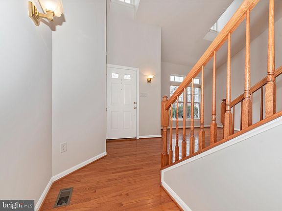 3rd image of 243 Teapot Ct