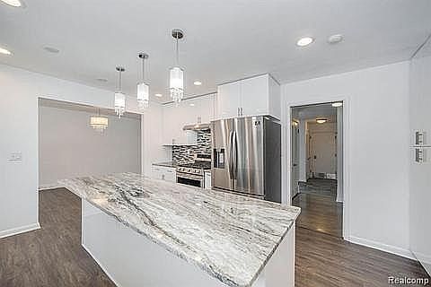 5th image of 18621 Bainbridge Dr