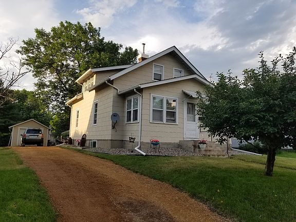 3rd image of 709 Main St E