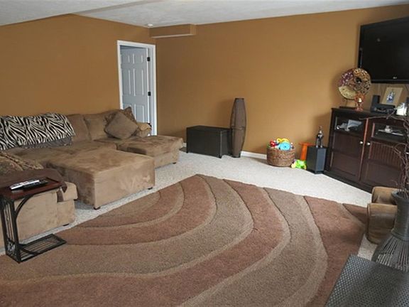 4th image of 374 Catalpa Cir