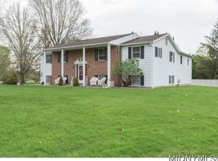 6 Upper Woods Cir, New Hartford, NY 13413