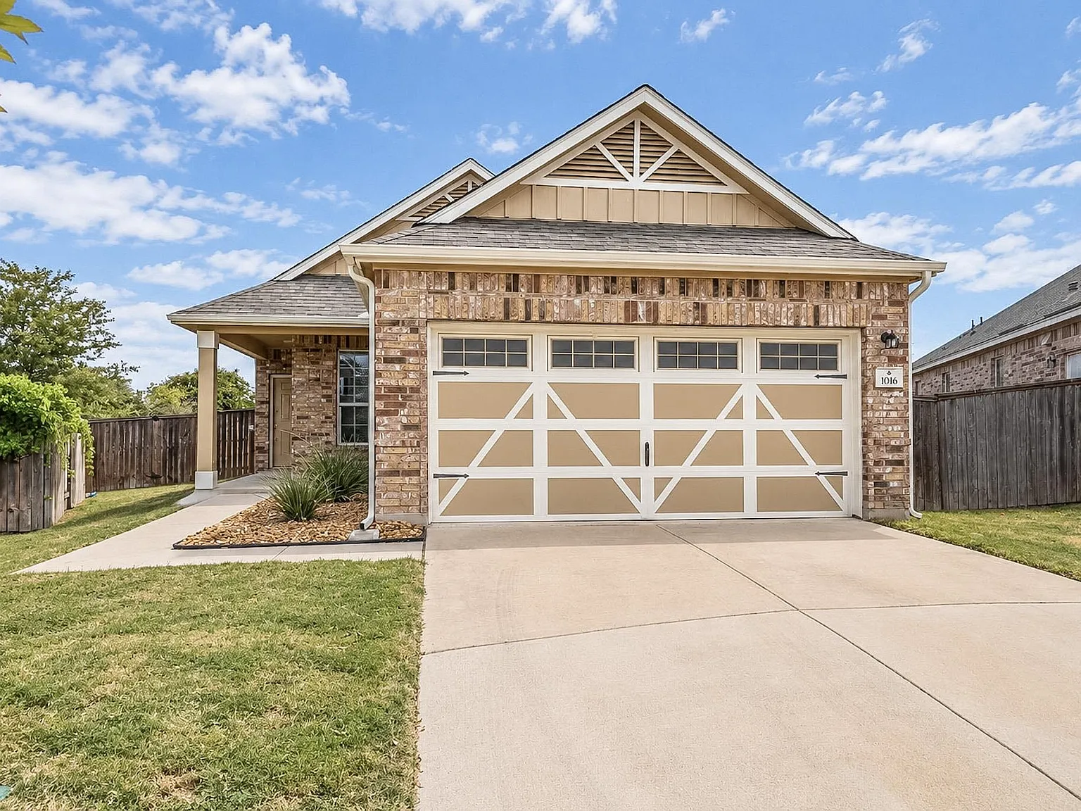 3 bed, 2.0 bath, 1665 sqft, $2,200 — Photo 3
