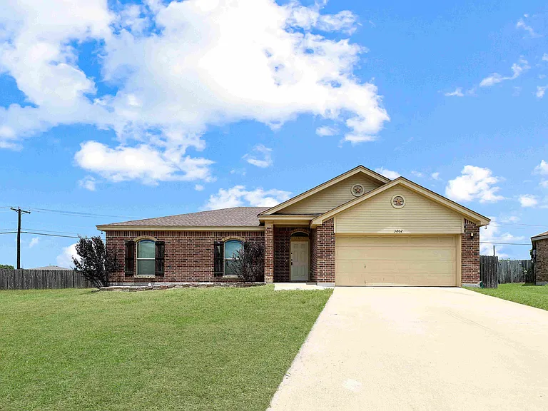 3802 Doffy Dr — Photo 1