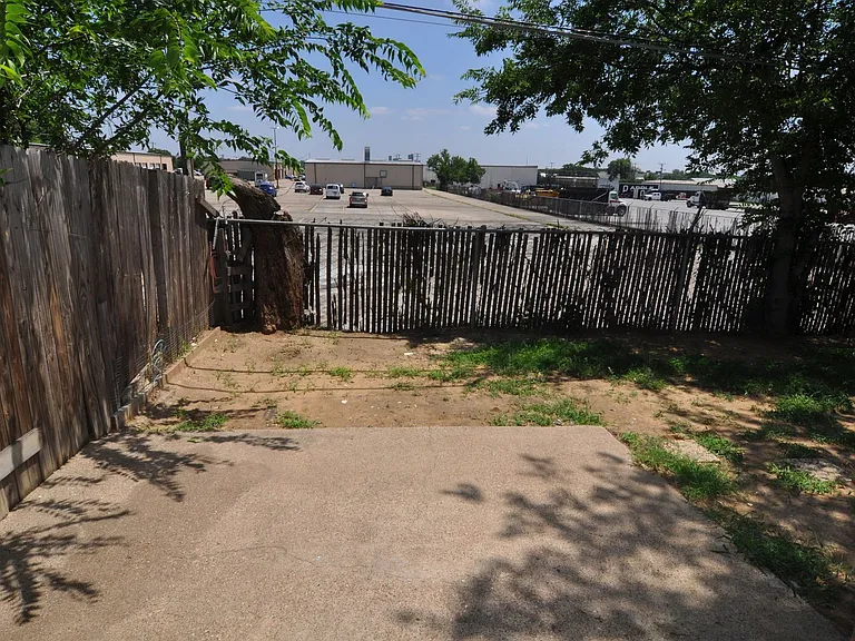 2034 Oakwood Ct — Photo 9