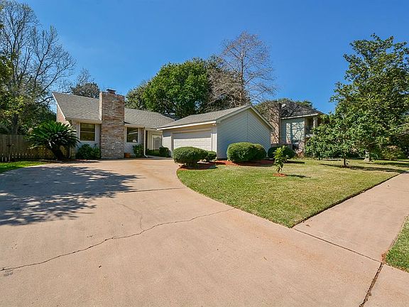 2nd image of 3111 Villa Ln