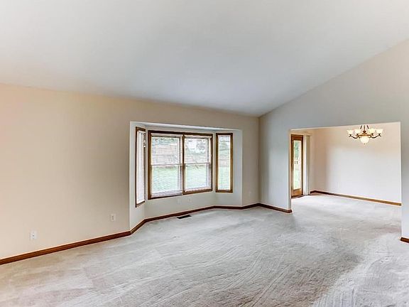 5th image of 300 Box Elder Dr