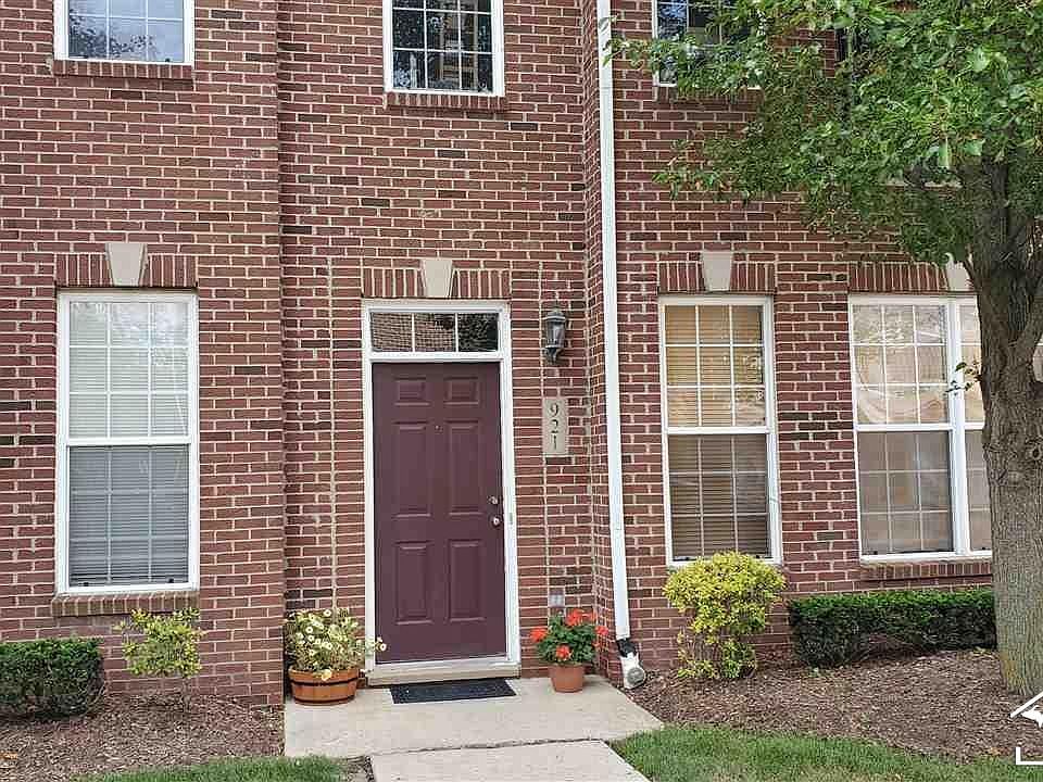 2nd image of 921 Osgood St