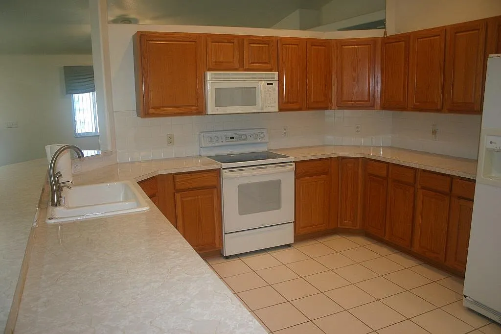 3 bed, 1683 sqft, $1,800 — Photo 3