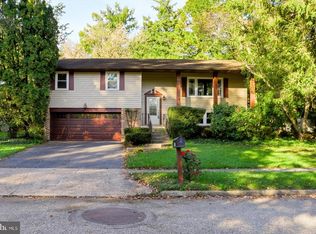517 Lamp Post Ln, Camp Hill, PA 17011