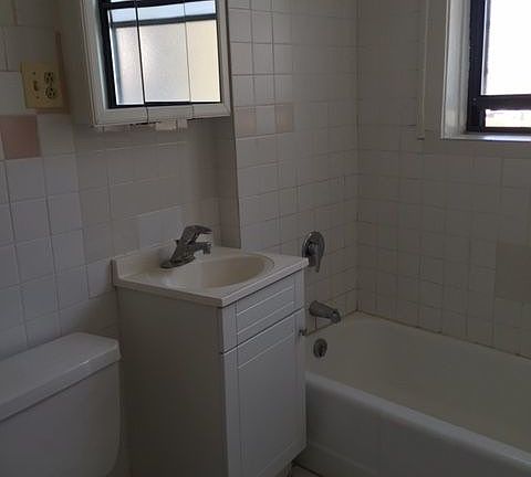 2nd image of 6546 N Ashland Ave APT 3N