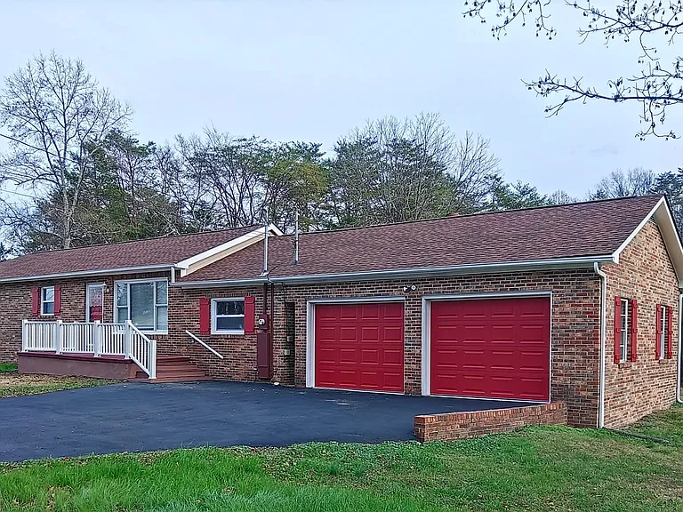 1124 Whites Mill Rd — Photo 1