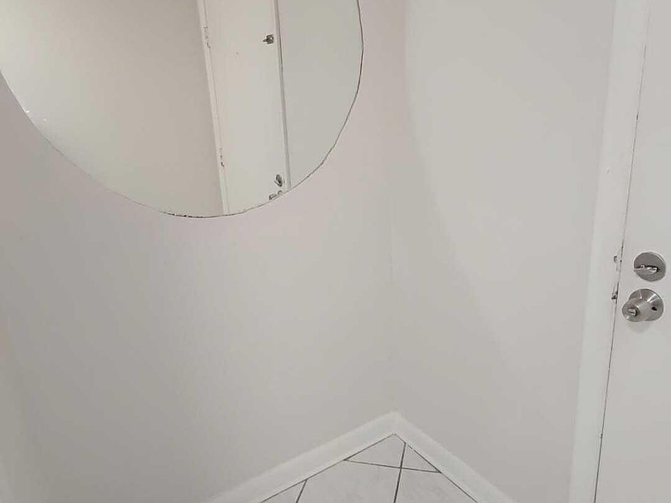 1st image of 4111 Stirling Rd APT 406