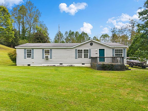 3rd image of 320 Circle Dr