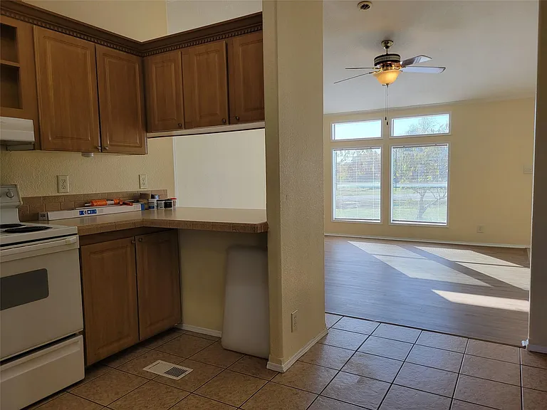 101 Heather Cv — Photo 8
