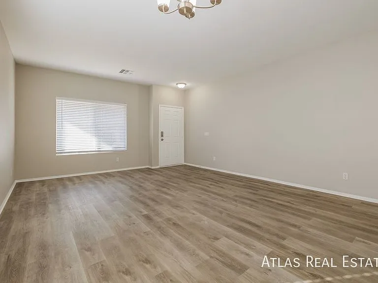 3810 E Waterman St — Photo 6