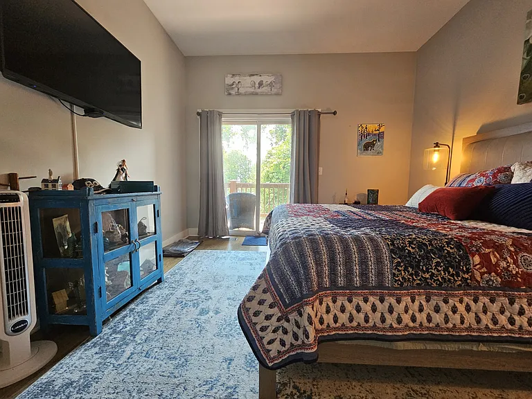 Secondary bedroom