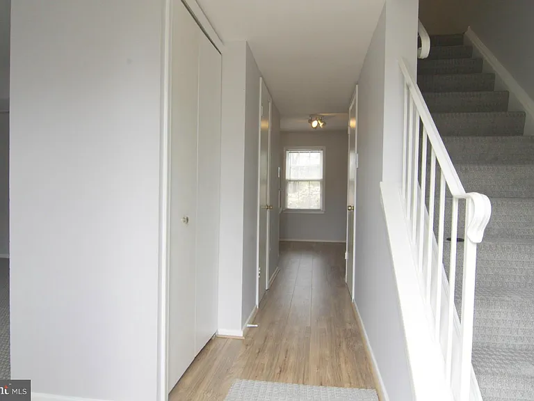 4 Chantilly Ct — Photo 2