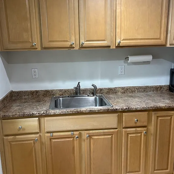 31 Edward Rd #SINGLE FAM — Photo 4