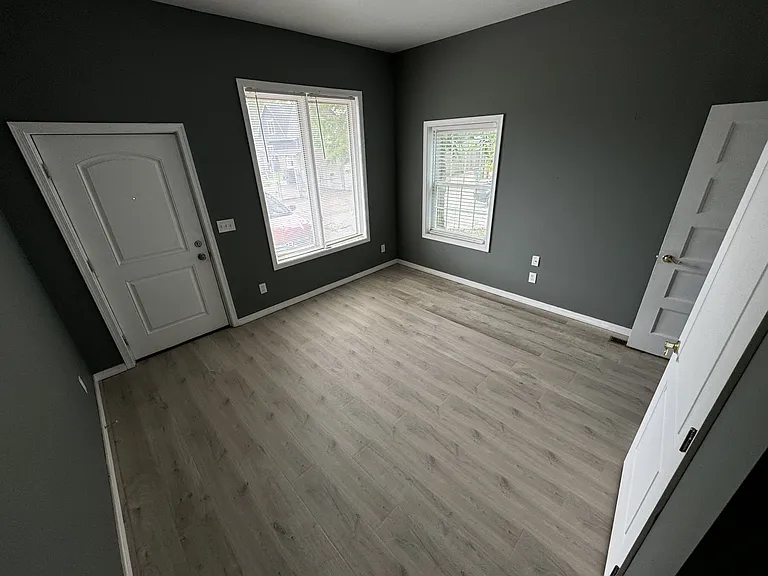 337 W 32nd St #1 — Photo 1