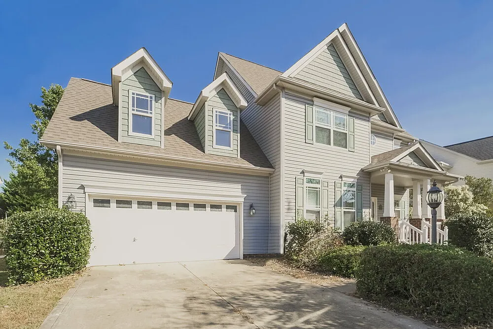 3 bed, 2.5 bath, 2111 sqft, $2,485 — Photo 4