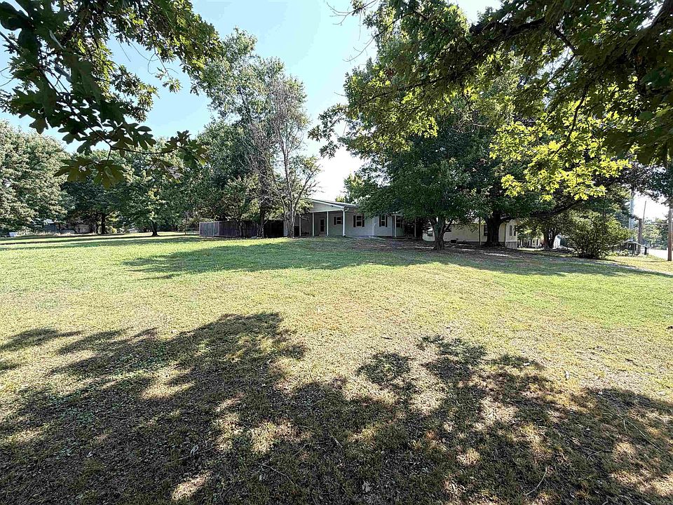 1st image of 404 Deridder Ave