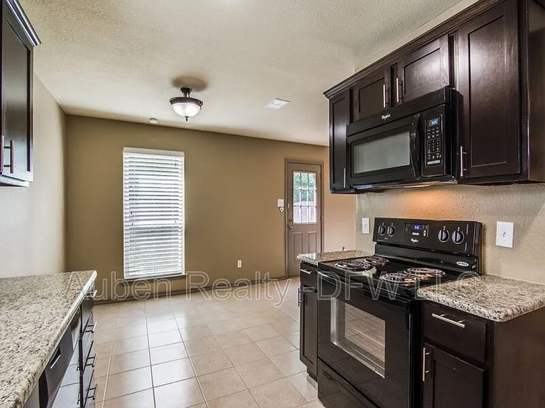 7716 Sable Ln — Photo 8