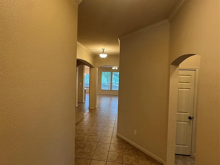 12401 Central Park Dr — Photo 2