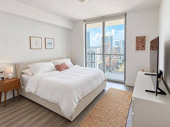 5th image of 79 SW 12th St APT 2910