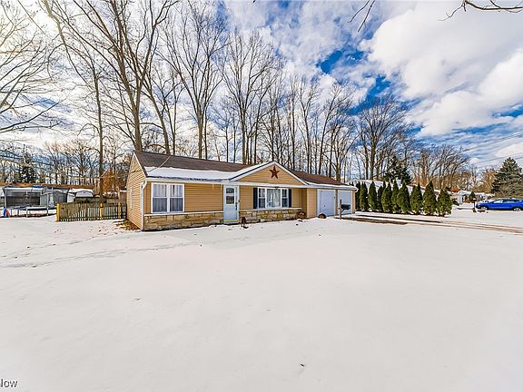 3rd image of 40 Meadowbrook Dr