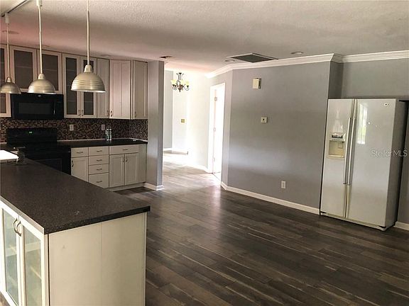 3rd image of 3910 Parkway Blvd