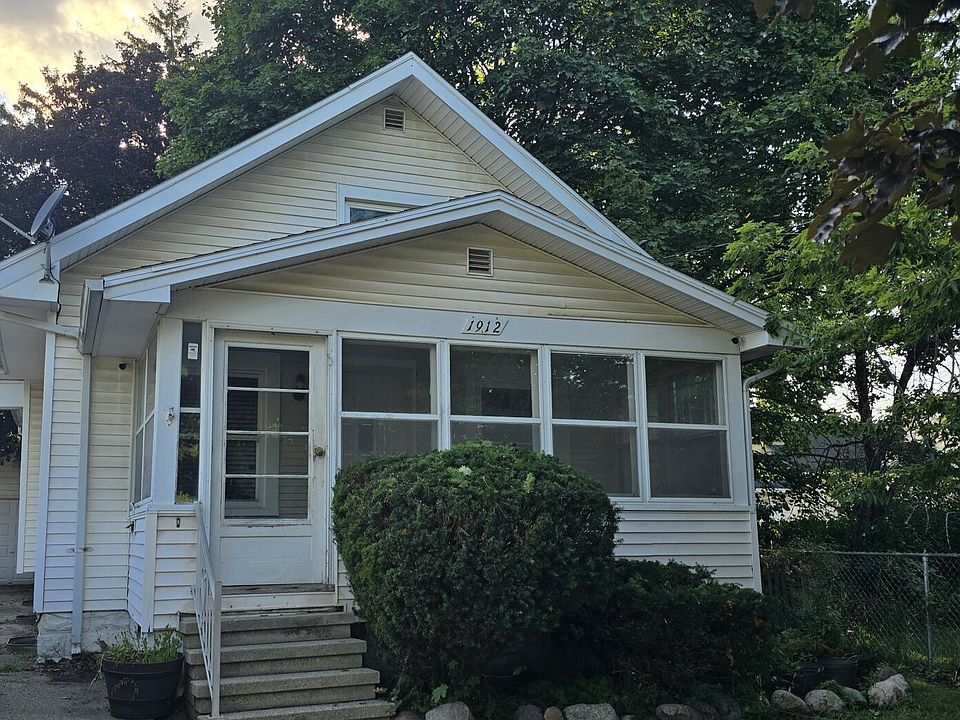 1st image of 1912 S Rundle Ave