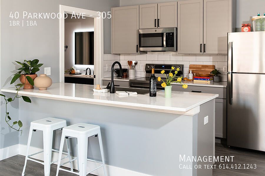 1st image of 40 Parkwood Ave Unit 305