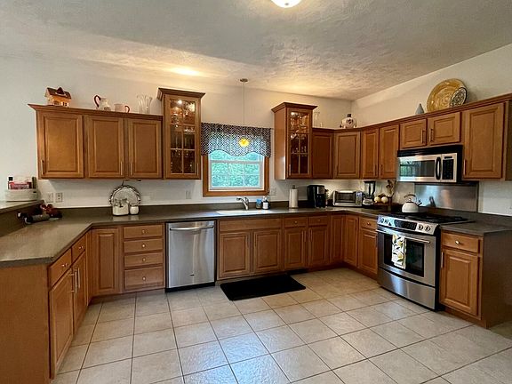 2nd image of 128 Candlewood Ln