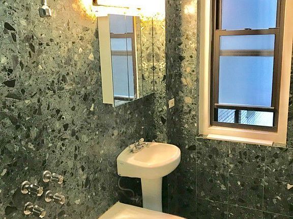 4th image of 55 W 55th St APT 6A