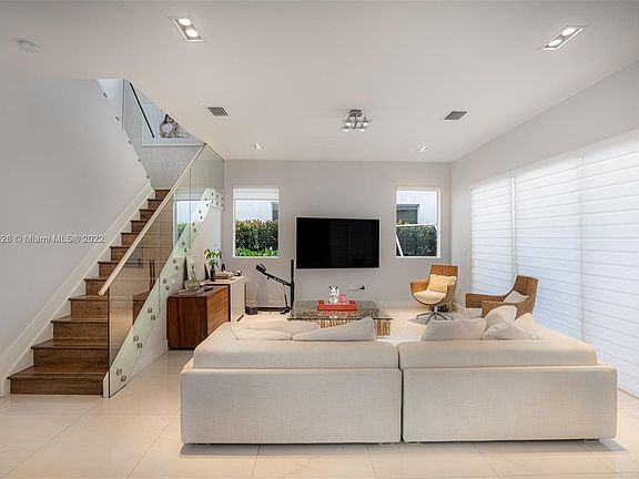 2nd image of 10041 NW 75th St #10041